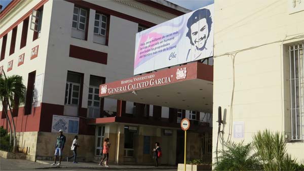 The entrance to General Calixto Garcia Hospital showcases a poster featuring Marist Che Guevara.